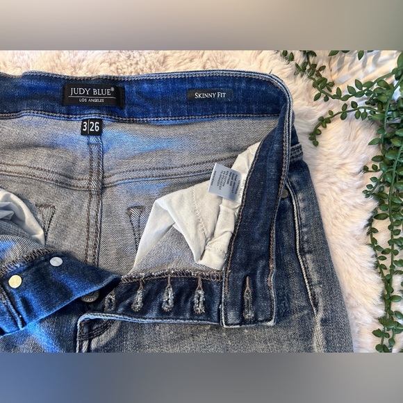 Judy Blue Destroyed Skinny Fit Jeans Size 26 - Picture 2 of 7